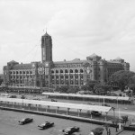 1961年 慶祝中華民國五十年國慶。為慶祝國慶日，總統府正面妝點齊全。｜影像來源：外交部「放眼看臺灣」資料庫