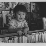 蕭孟能長女蕭近仁於文星書店 (約1950年代初期)|影像來源:蕭廣仁先生